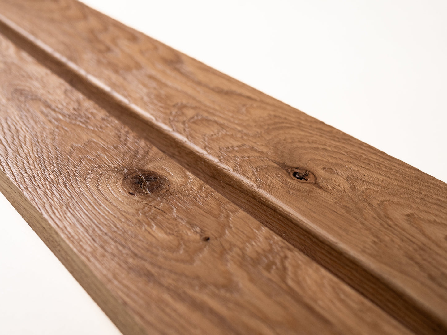 Listwa przypodłogowa lita Dąb Rustic, 18x70x2000 mm z promieniem, lakier matowy, bez wypełnienia, szczotkowana
