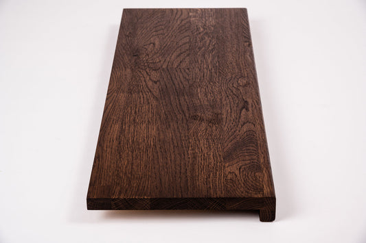 Schodnice nebo parapet s převisem, dub rustikální, lamely spojené prsty, 20 mm, ořechový olej