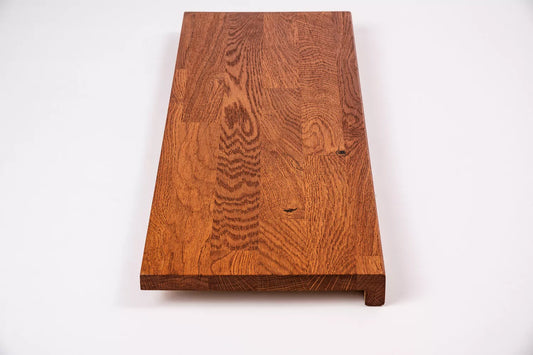 Schodnice nebo parapet s převisem, dub rustikální, lamely spojené prsty, 20 mm, třešňový olej