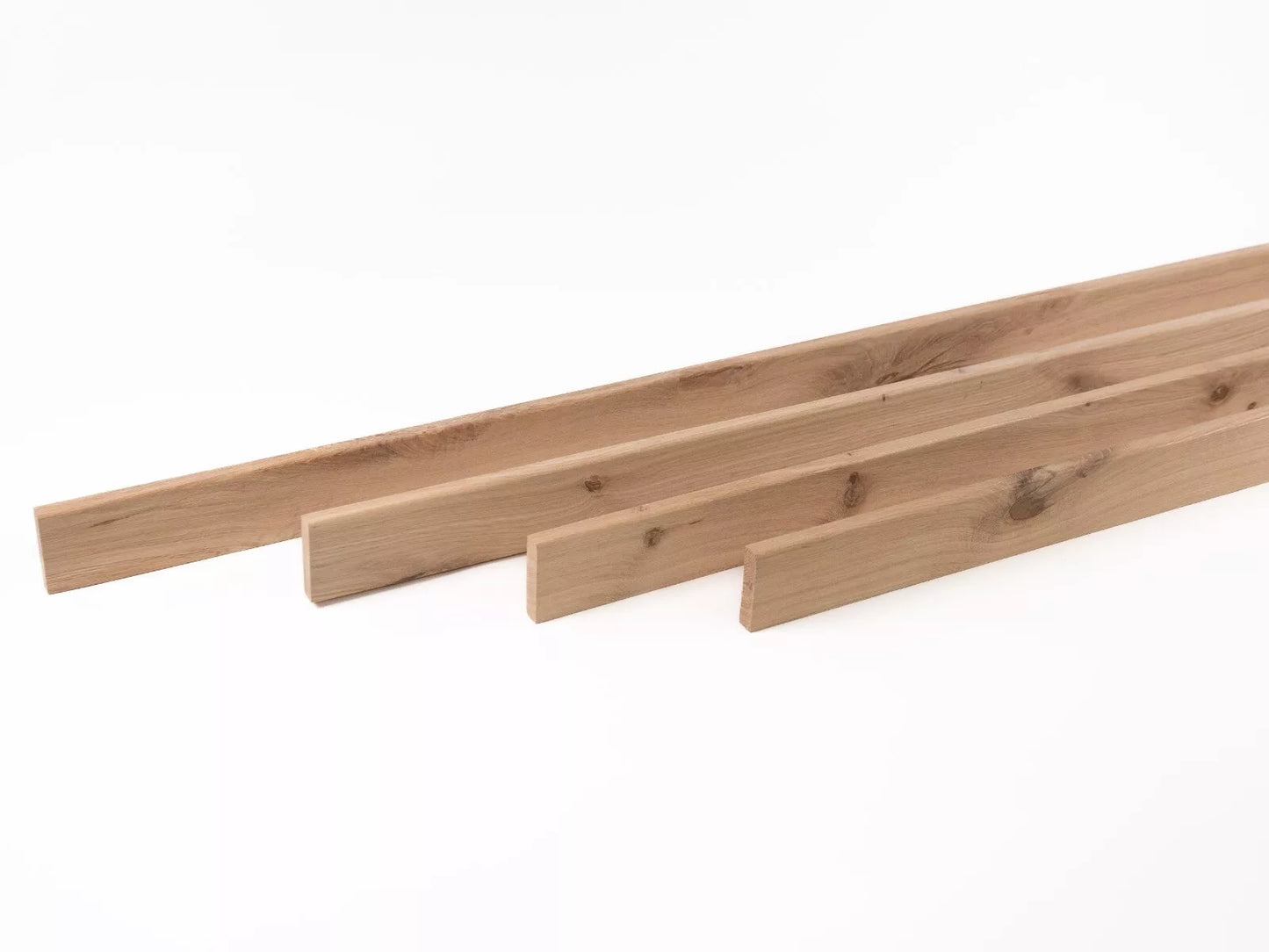 Listwa przypodłogowa z litego dębu, klasa rustykalna, 18x70x2000 mm, z zaokrągleniem, surowa, szpachlowana
