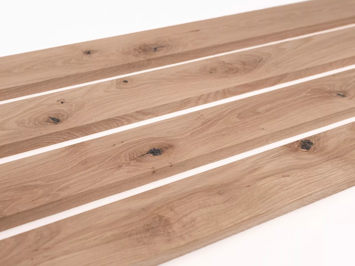 Listwa przypodłogowa z litego dębu, klasa rustykalna, 18x70x2000 mm, z zaokrągleniem, surowa, szpachlowana