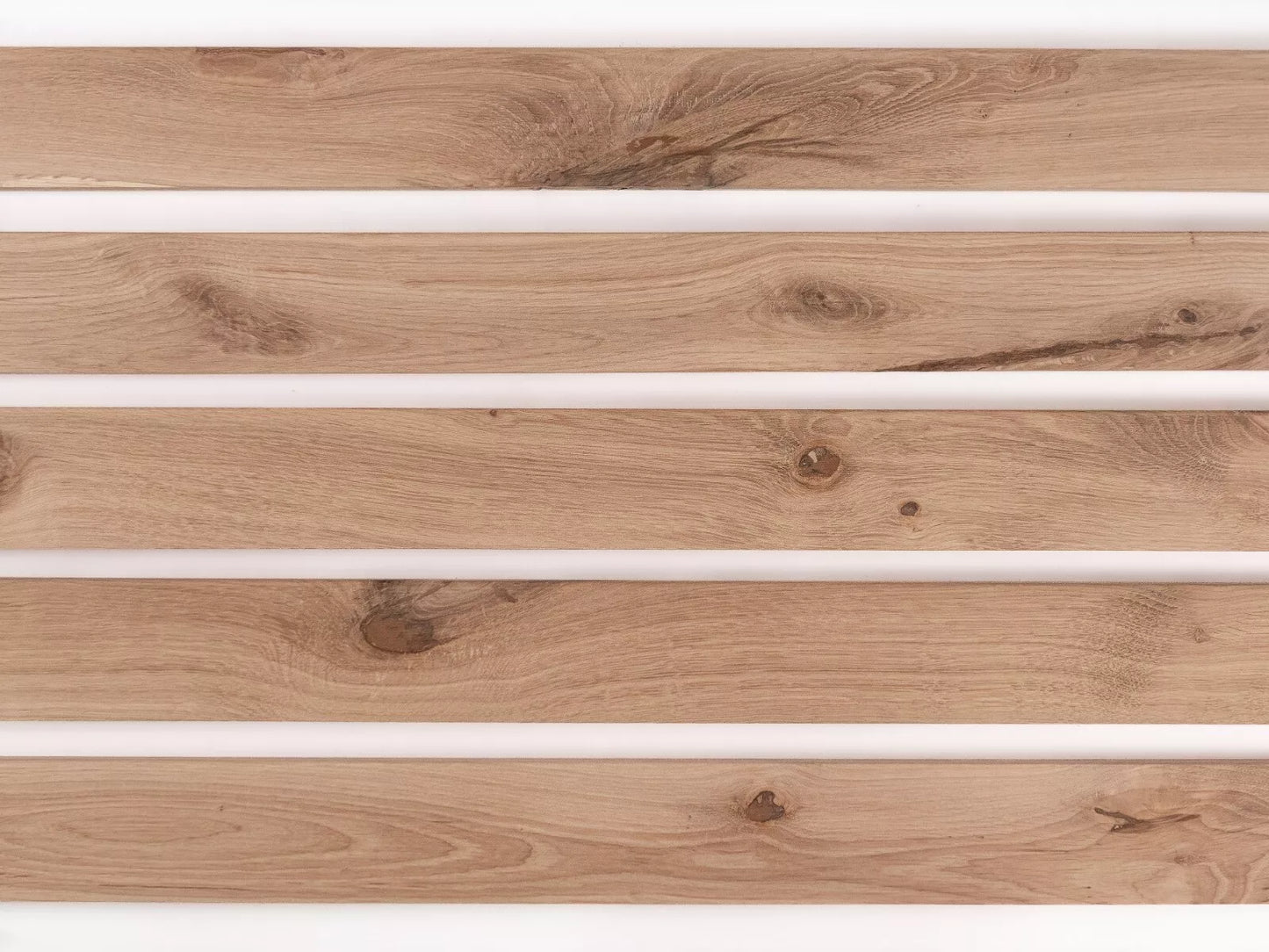 Listwa przypodłogowa z litego dębu, klasa rustykalna, 18x70x2000 mm, z zaokrągleniem, surowa, szpachlowana