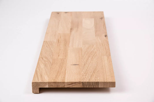 Schodnice nebo parapet s převisem, dub rustikální, lamely spojené prsty, 20 mm, neošetřený