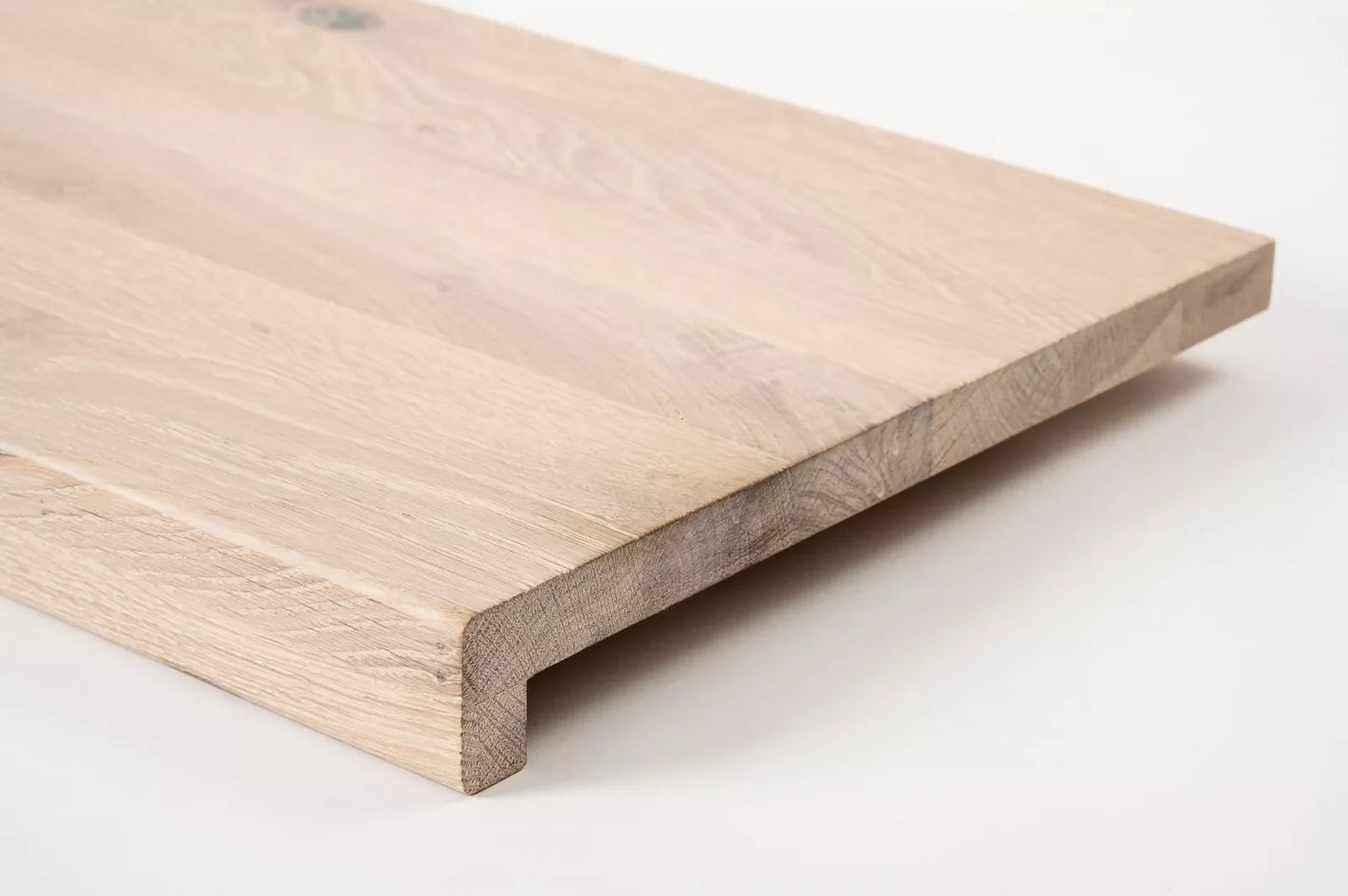 Schodový nášlap Okenní parapet s přesahem Dub Rustic, lamely z plných prken, 20 mm, křídově bílý olej