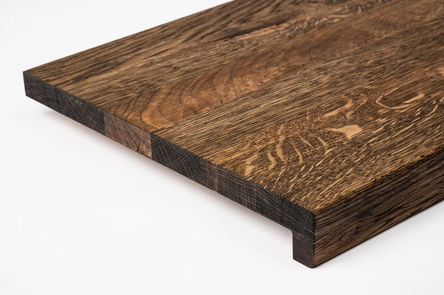 Schodový nášlap Parapet s přesahem Dub Rustic, lamely z plných prken, 16 mm, kouřový olej