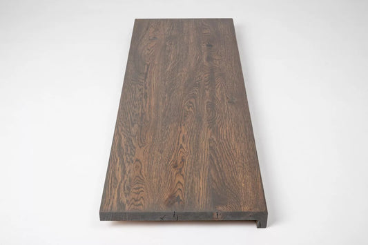 Schodnice, parapet s přesahem z dubu v rustikálním tříděníí, 20 mm, grafitový olej