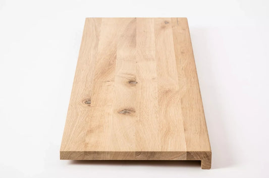 Schodnice, parapet s přesahem z dubu v rustikálním tříděníí, 20 mm, bez povrchové úpravy