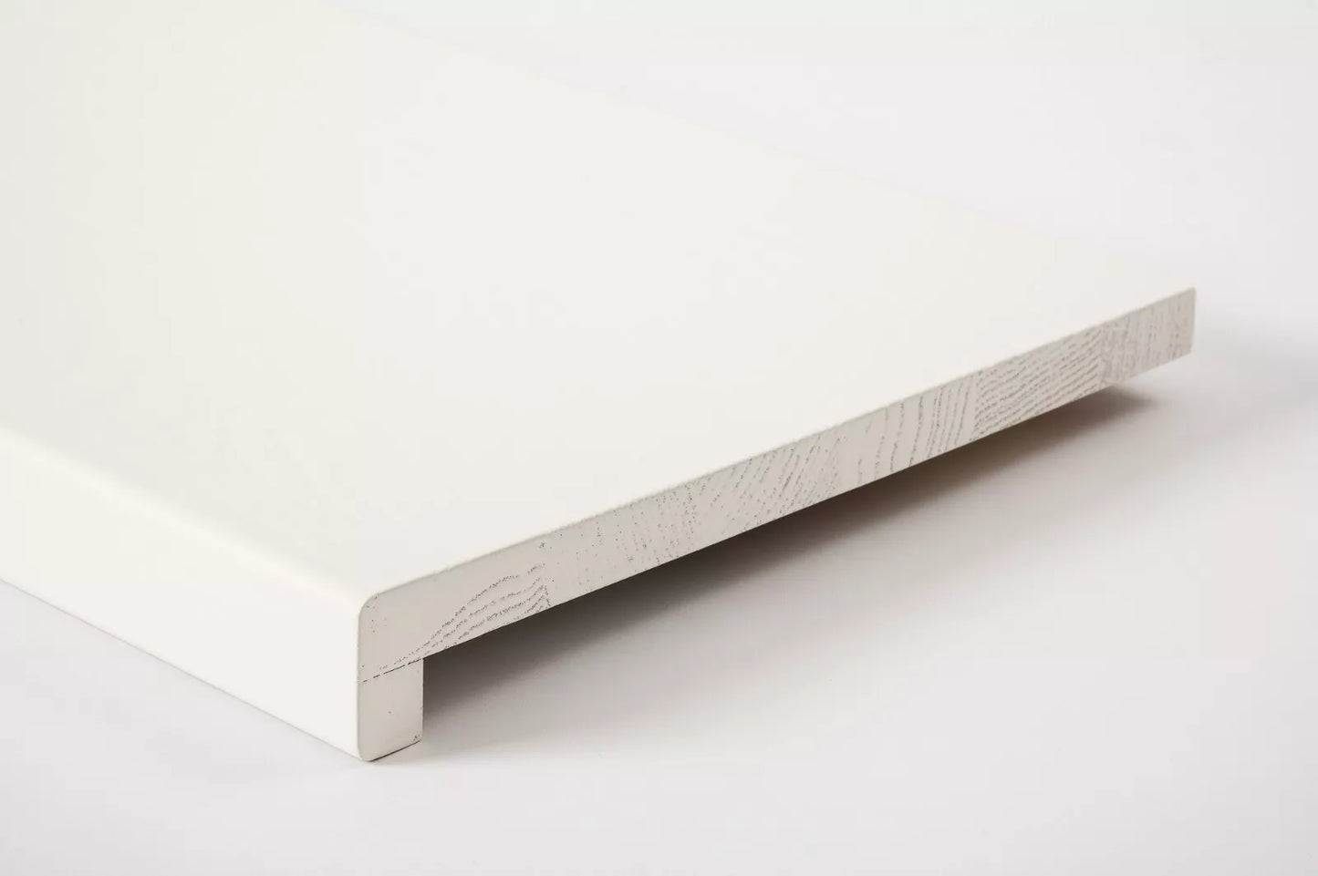 Stopień schodowy Parapet z nawisem Dąb A/B, lamele lite, 20 mm, Szczotkowany, Biały lakier (RAL9010)