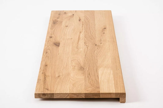 Schodnice Parapet s přesahem Dub Rustik, průběžné lamely, 20 mm, tvrdý voskový olej přírodní bílý