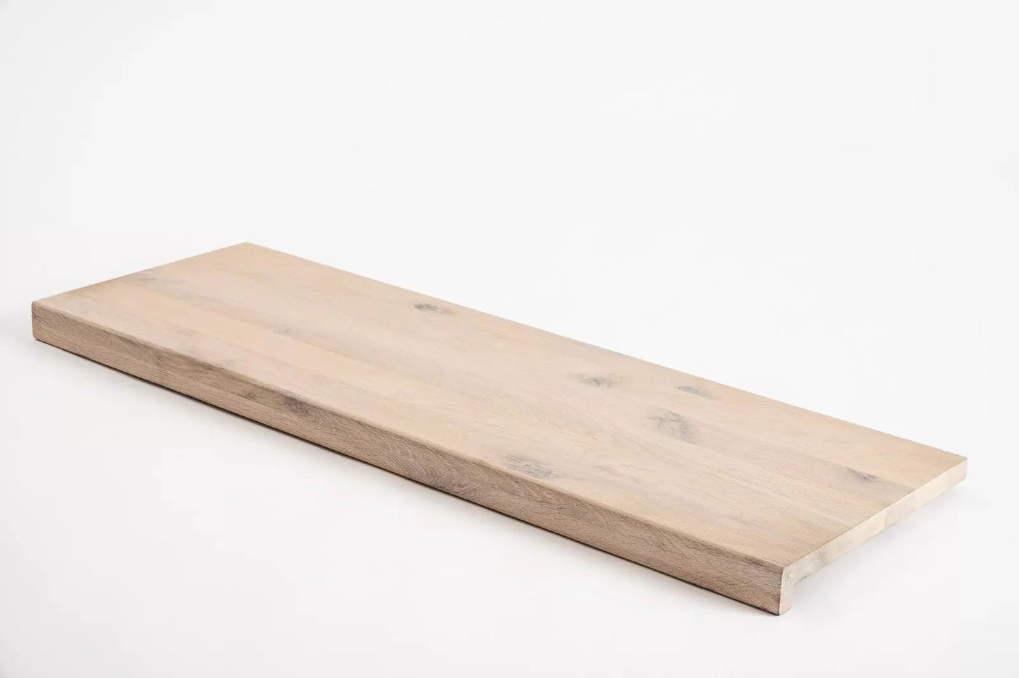 Schodový nášlap Okenní parapet s přesahem Dub Rustic, lamely z plných prken, 20 mm, křídově bílý olej