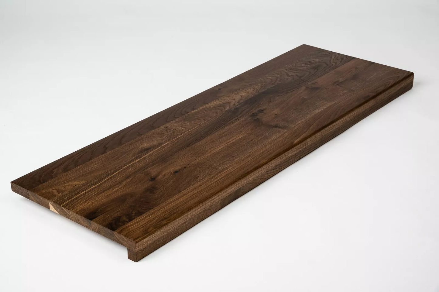 Schodnice Parapet s přesahem kouřený Dub Rustik, průběžné lamely, 20 mm, Matný lak