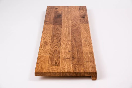 Schodnice nebo parapet s převisem, dub rustikální, lamely spojené prsty, 20 mm, přírodní olej