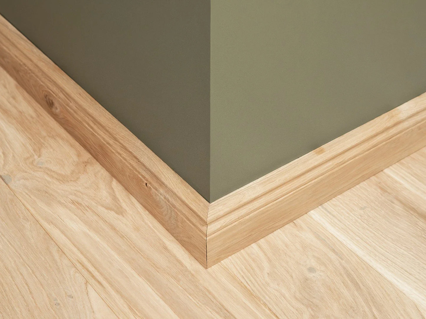 Listwa przypodłogowa dębowa lita – Rustykalna 20x70 mm, w wykończeniu surowym (bez powłok), 0,8–1,5 m, profil Hamburg