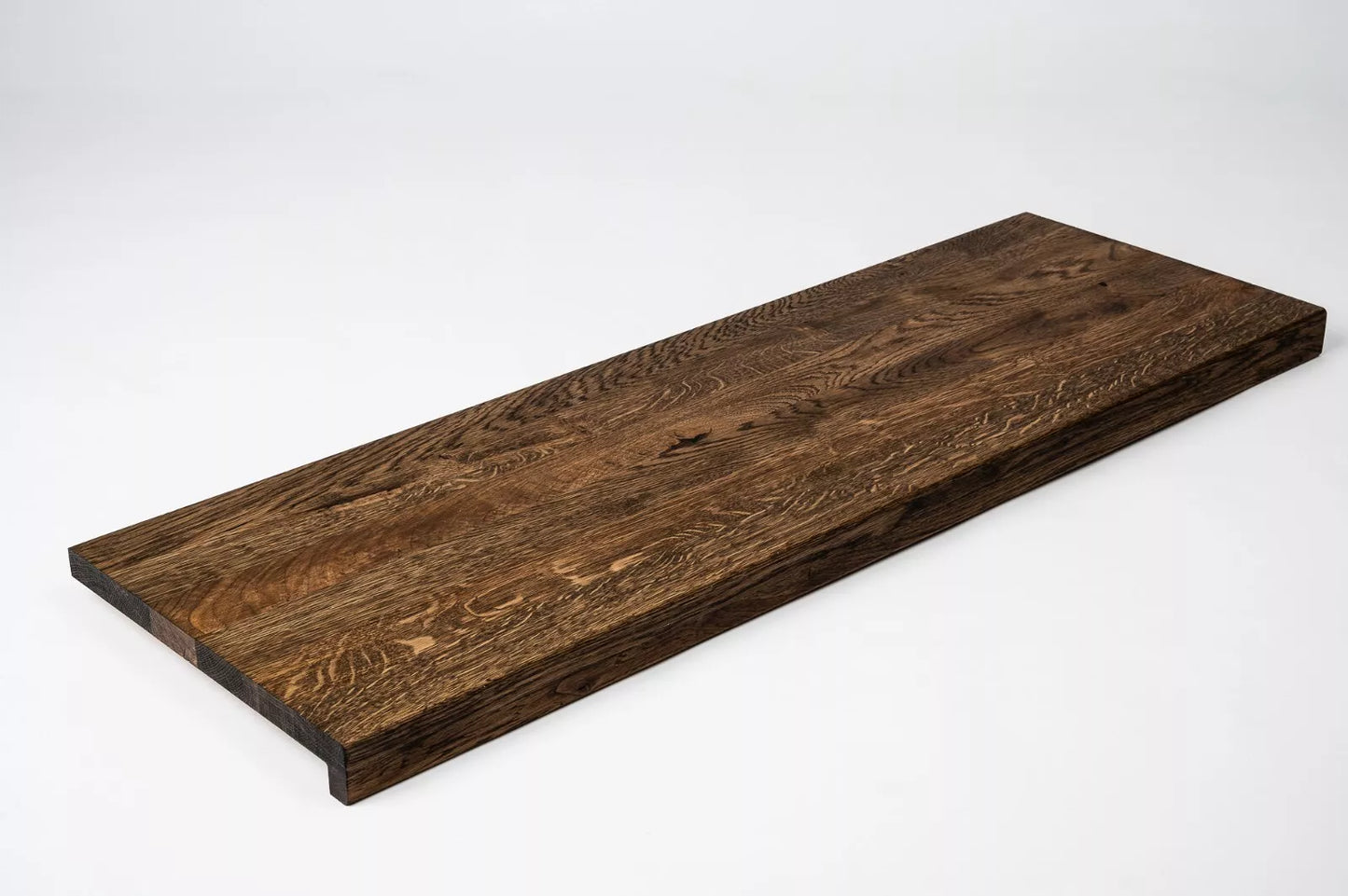 Schodový nášlap Parapet s přesahem Dub Rustic, lamely z plných prken, 16 mm, kouřový olej
