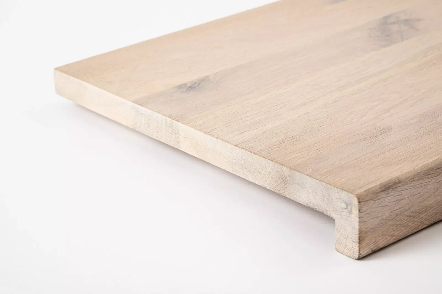 Schodový nášlap Okenní parapet s přesahem Dub Rustic, lamely z plných prken, 20 mm, křídově bílý olej