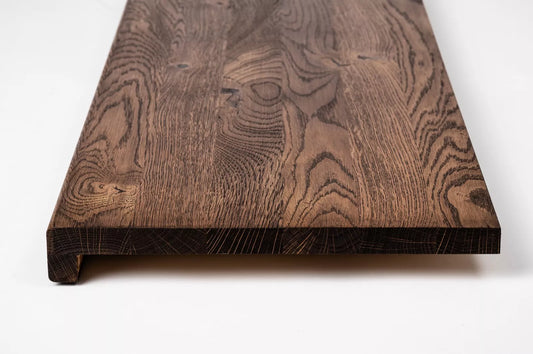 Schodnice, parapet s přesahem Dub Rustik, průběžné lamely, 16 mm, ořechový olej