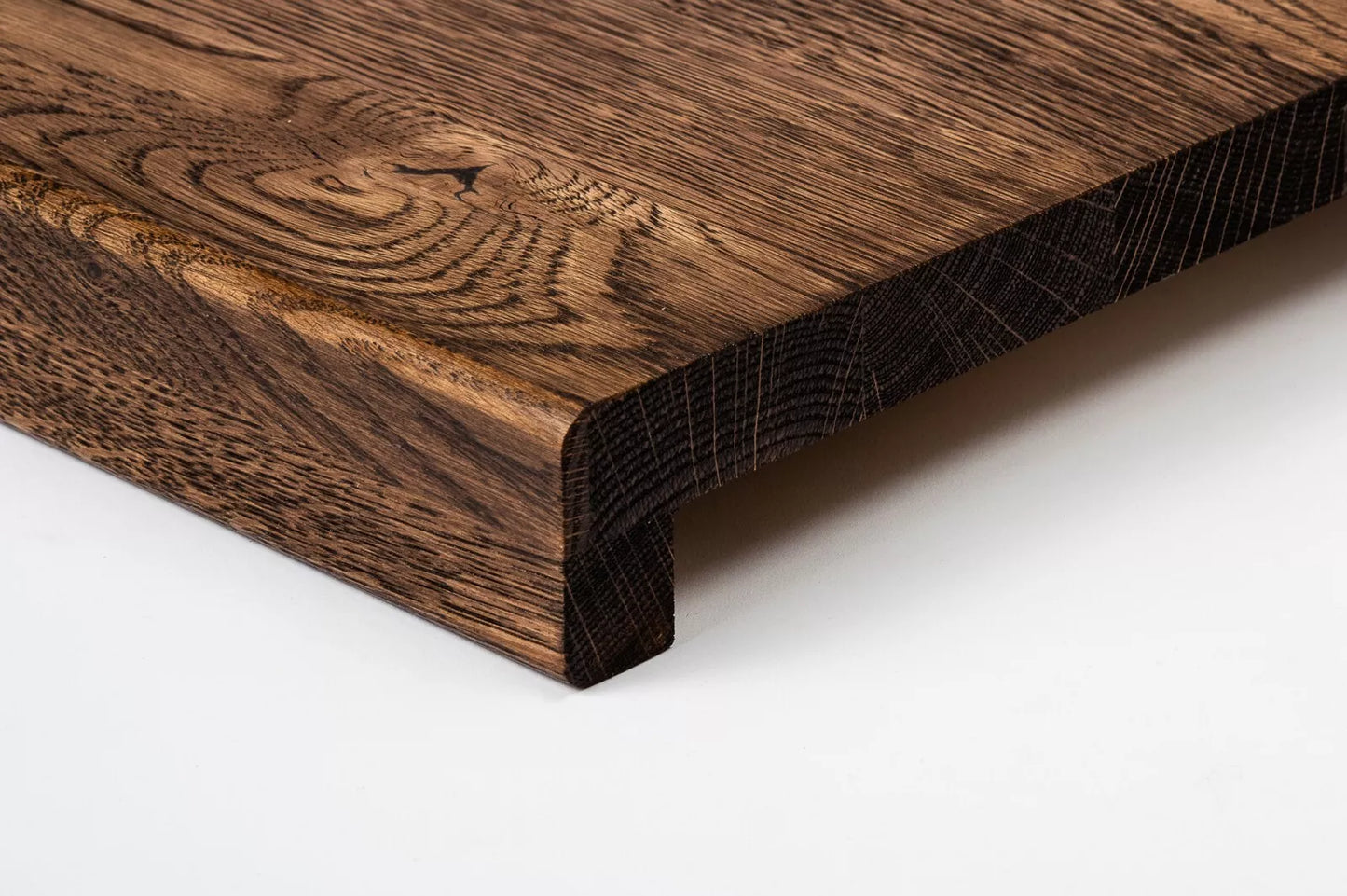 Schodový nášlap Parapet s přesahem Dub Rustic, lamely z plných prken, 16 mm, ořechový olej