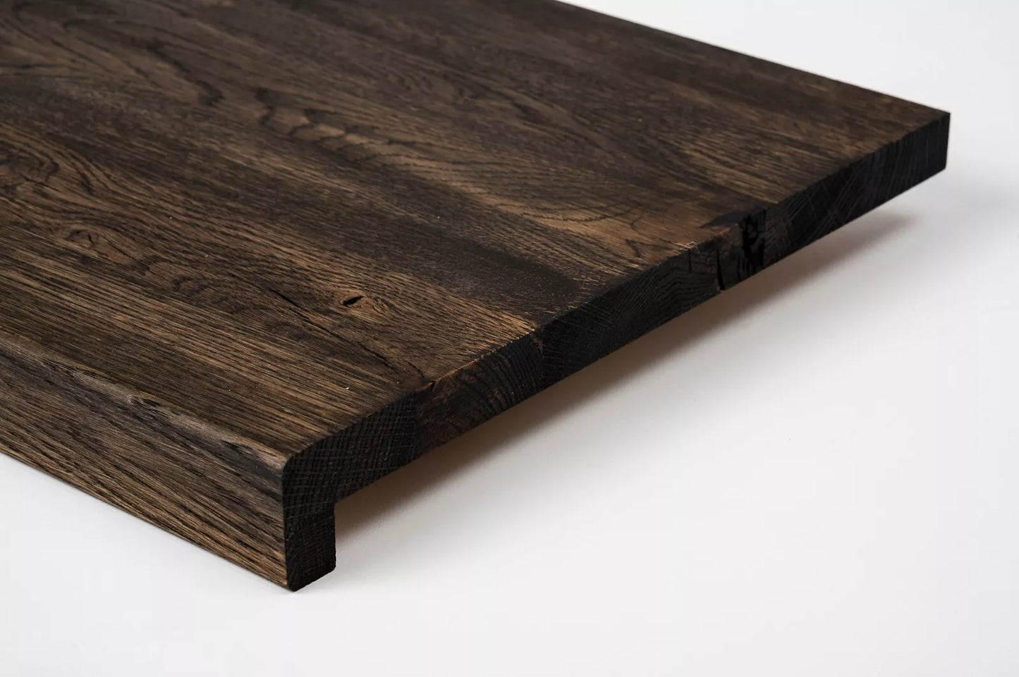 Schodový nášlap Okenní parapet s přesahem Dub Rustic, lamely z plných prken, 20 mm, černý olej