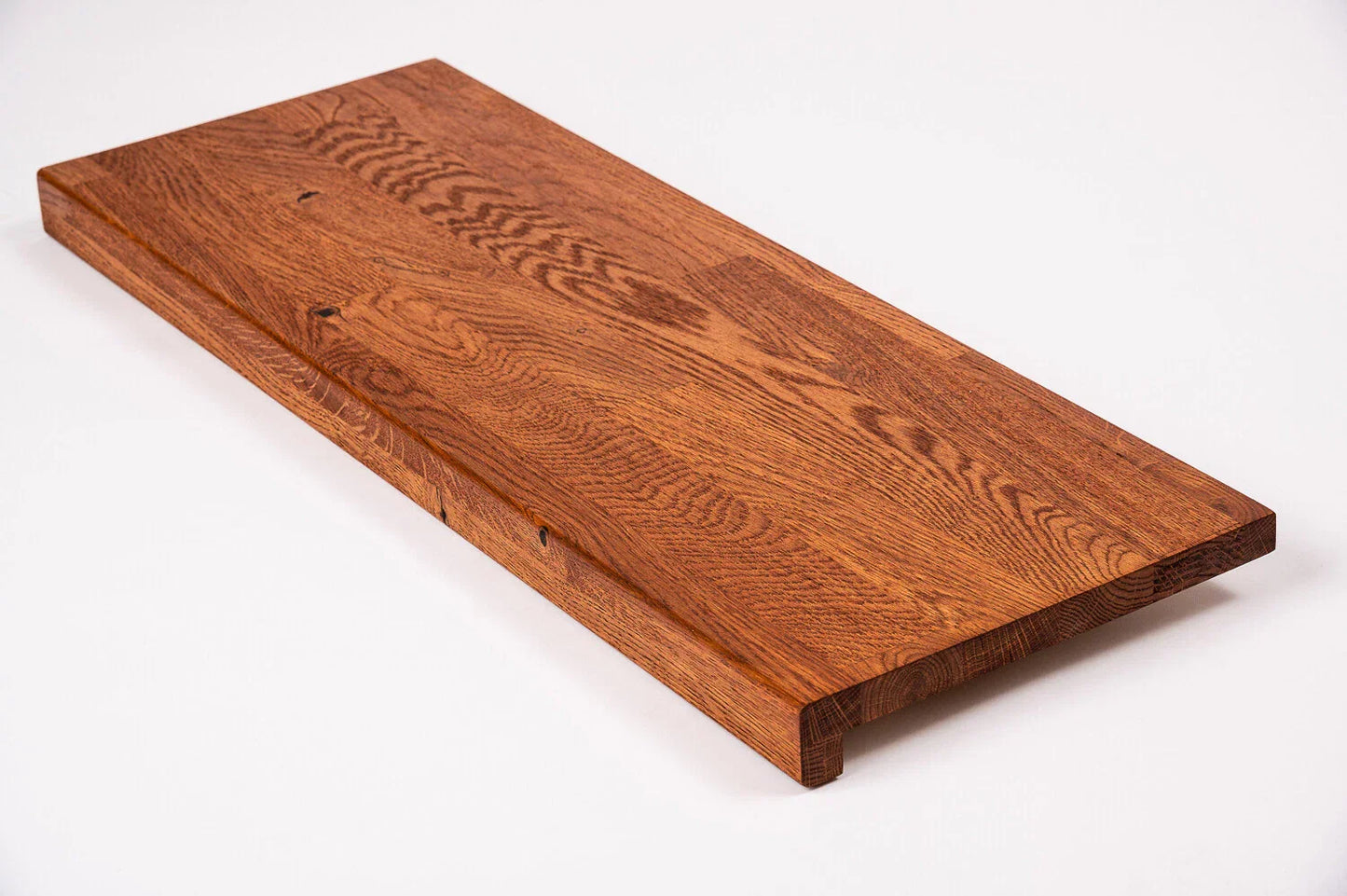 Schodnice nebo parapet s převisem, dub rustikální, lamely spojené prsty, 26 mm, třešňový olej