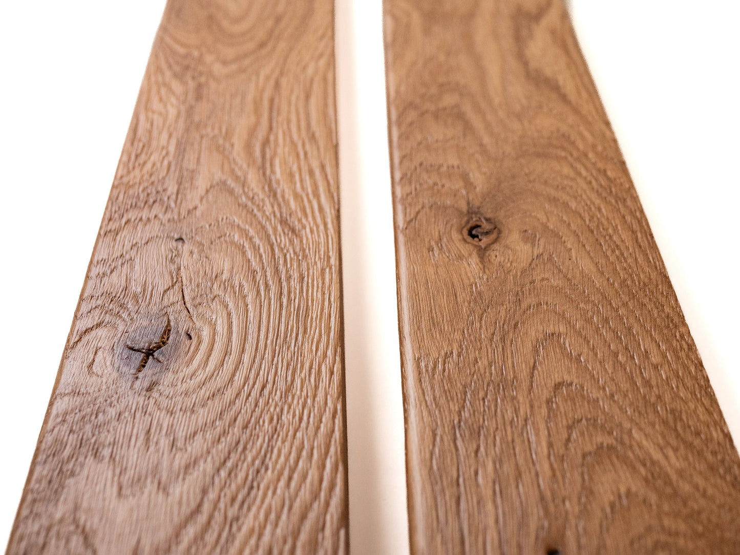 Listwa przypodłogowa lita Dąb Rustic, 18x70x2000 mm z promieniem, lakier matowy, bez wypełnienia, szczotkowana
