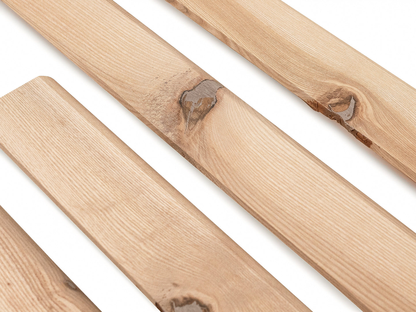 Solidna listwa przypodłogowa z drewna jesionowego rustykalnego 24 x 60 mm, olej twardy naturalny biały, 2000 mm, promień 20 mm, wypełniona
