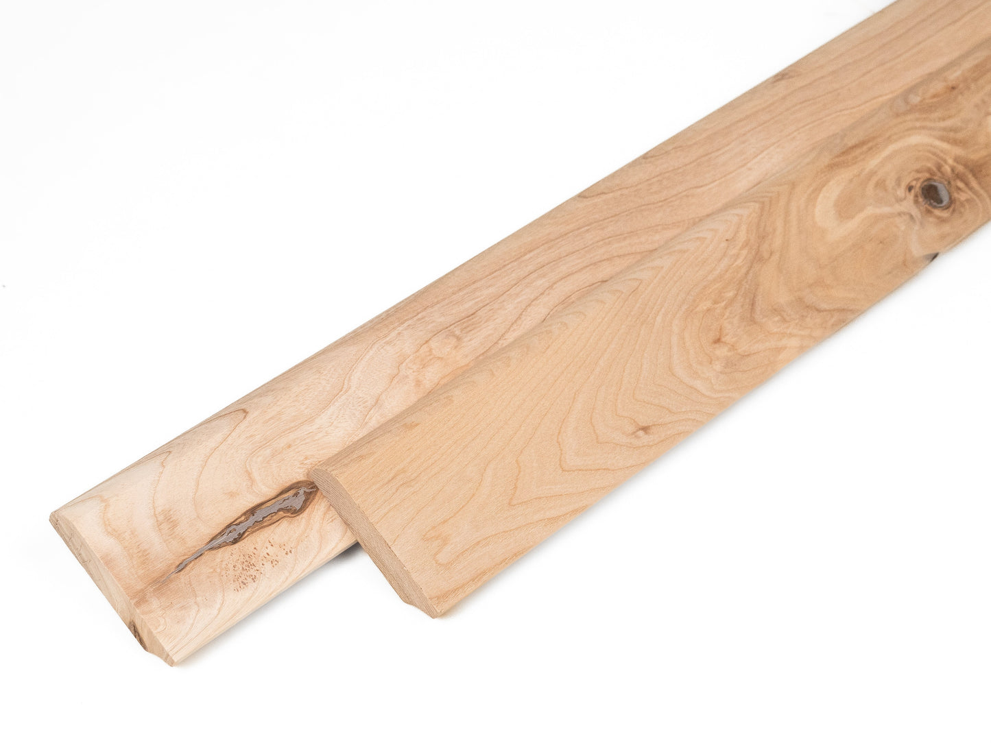 Solidna listwa przypodłogowa z jesionu rustykalnego 24 x 80 mm, niewykończona, 2000 mm, z promieniem 20 mm, wypełniona
