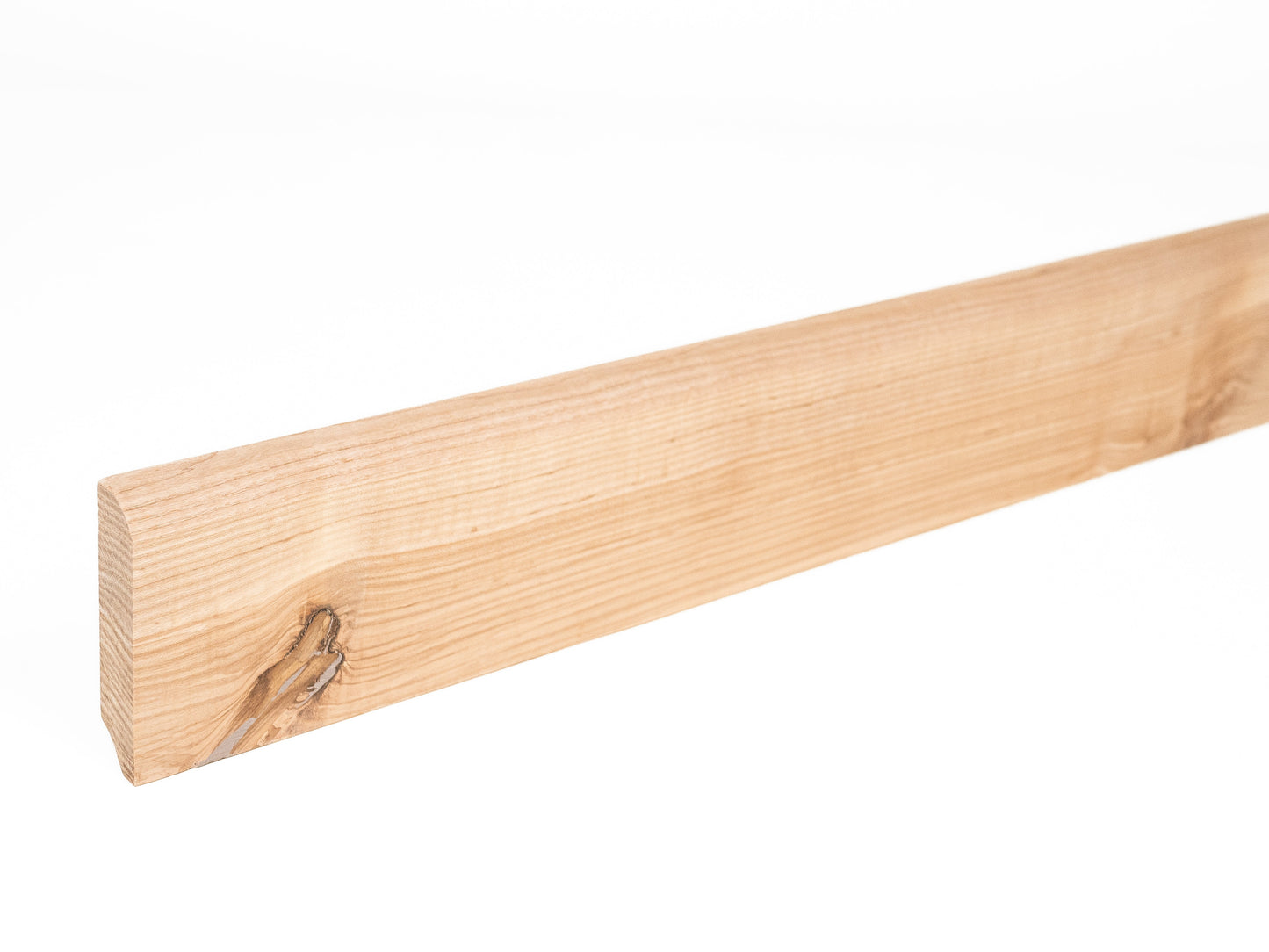 Solidna listwa przypodłogowa z jesionu rustykalnego 24 x 100 mm, niewykończona, 2000 mm, z promieniem 20 mm, wypełniona
