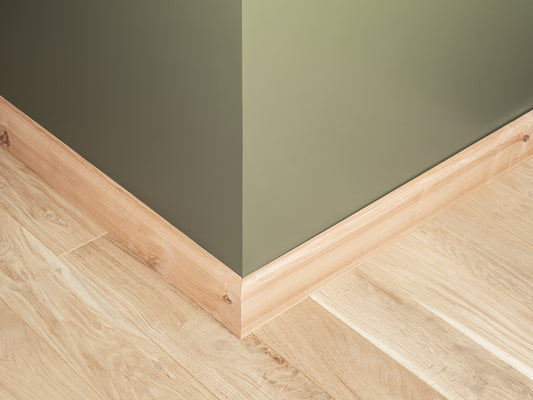 Solidna listwa przypodłogowa z drewna jesionowego rustykalnego 24 x 100 mm, olej twardy naturalny biały, 2000 mm, promień 20 mm, wypełniona