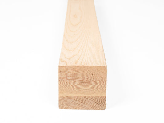 Belka klejona warstwowo z jesionu A/B 70x70 mm, niewykończona, drewno lite, kantówka