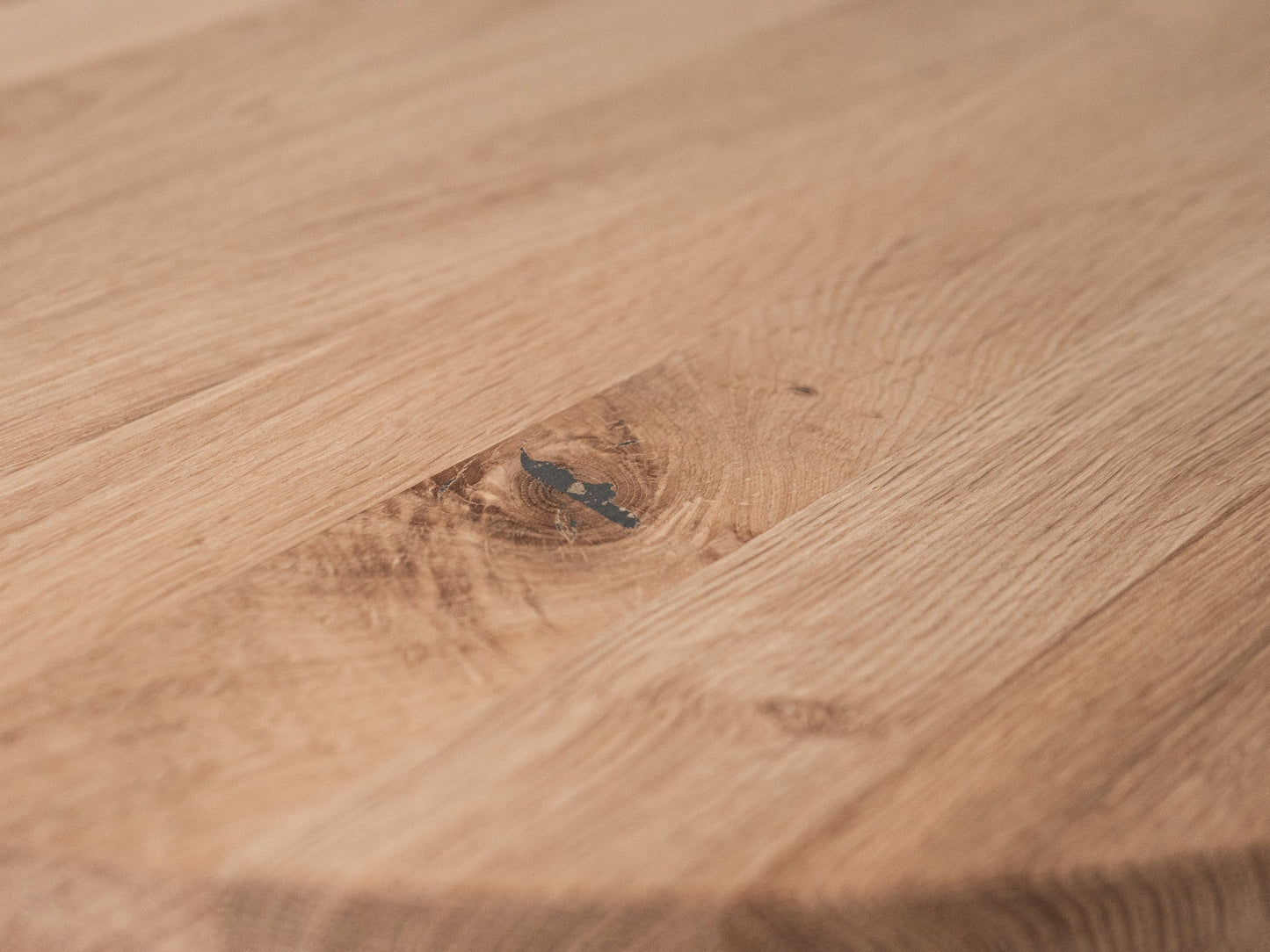 Okrągły blat roboczy z drewna dębowego w stylu rustykalnym,lamele lite, 26  mm, bez wykończenia, krawędź szwajcarska