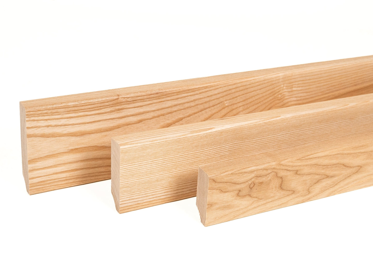 Listwa przypodłogowa lita jesionowa A/B 24x80 mm, lakier matowy, 2000 mm, z promieniem 5 mm