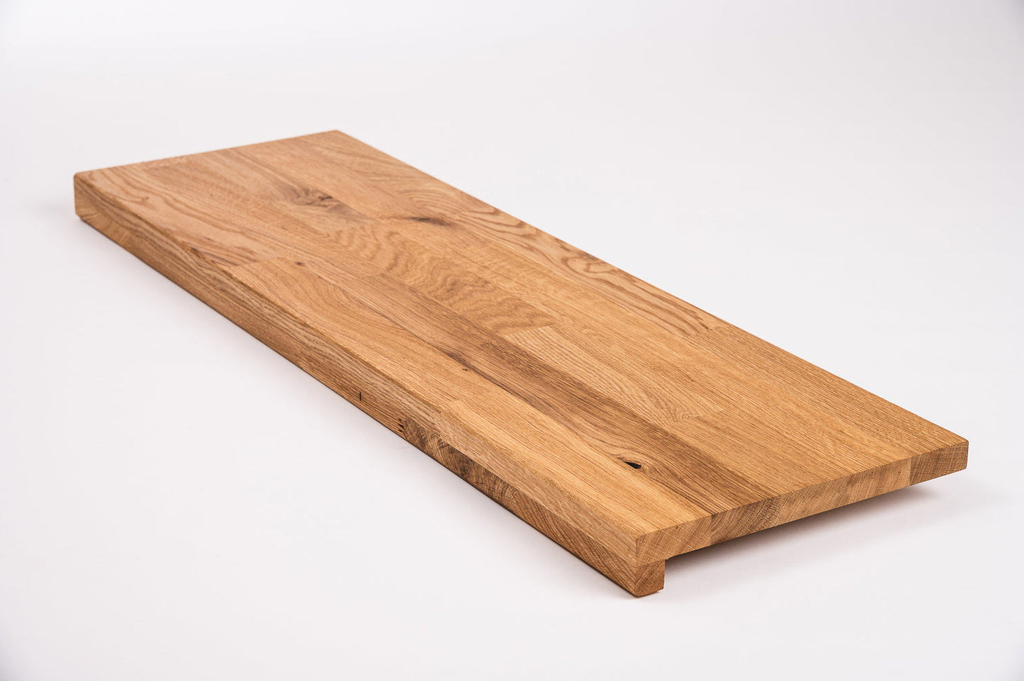 Schodnice nebo parapet s převisem, dub rustikální, lamely spojené prsty, 26 mm, tvrdý voskový olej přírodní (bezbarvý)