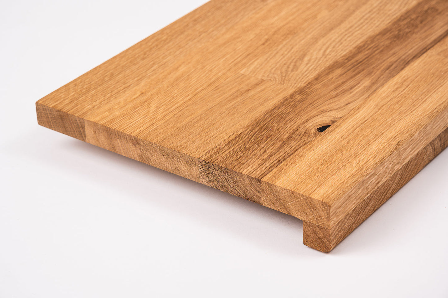 Schodnice nebo parapet s převisem, dub rustikální, lamely spojené prsty, 26 mm, tvrdý voskový olej přírodní (bezbarvý)