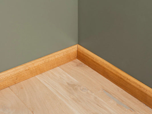 Listwa przypodłogowa z litego dębu w klasie A/B, 20×90 mm, długość 1,5–2,5 m, z zaokrągleniem R = 20, wykończona naturalnym olejem