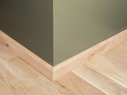 Listwa przypodłogowa lite drewno brzozowe, rustykalna 24x80 mm, olej woskowy twardy naturalny biały, długość 2000 mm, z promieniem 5 mm, bez wypełnienia