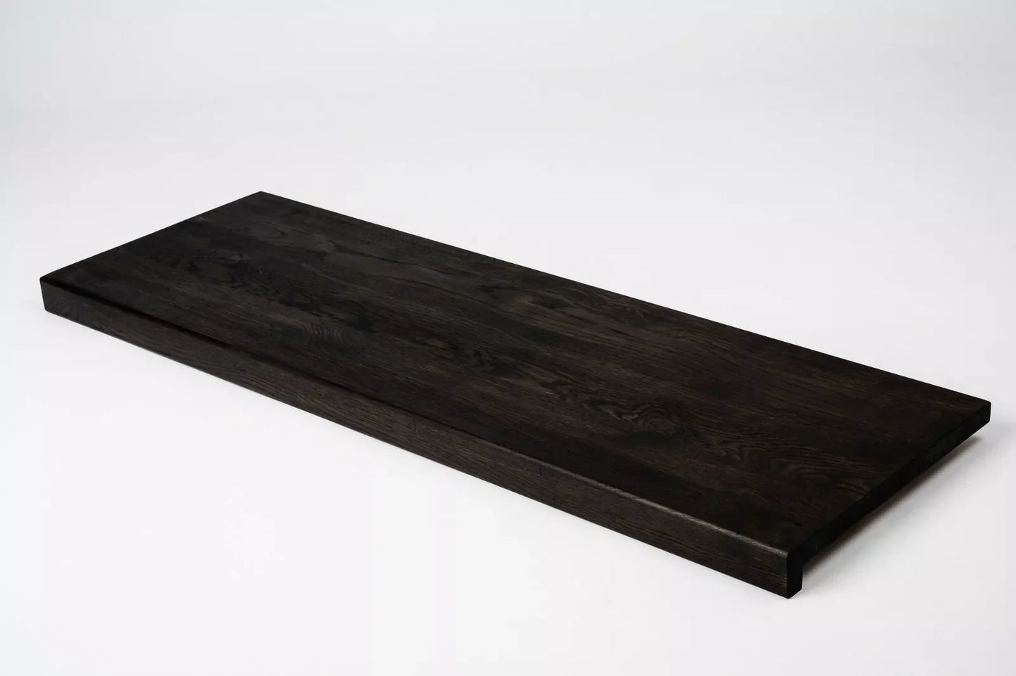Schodnice Parapet s přesahem kouřový Dub Rustik, průběžné lamely, 26 mm, černý olej