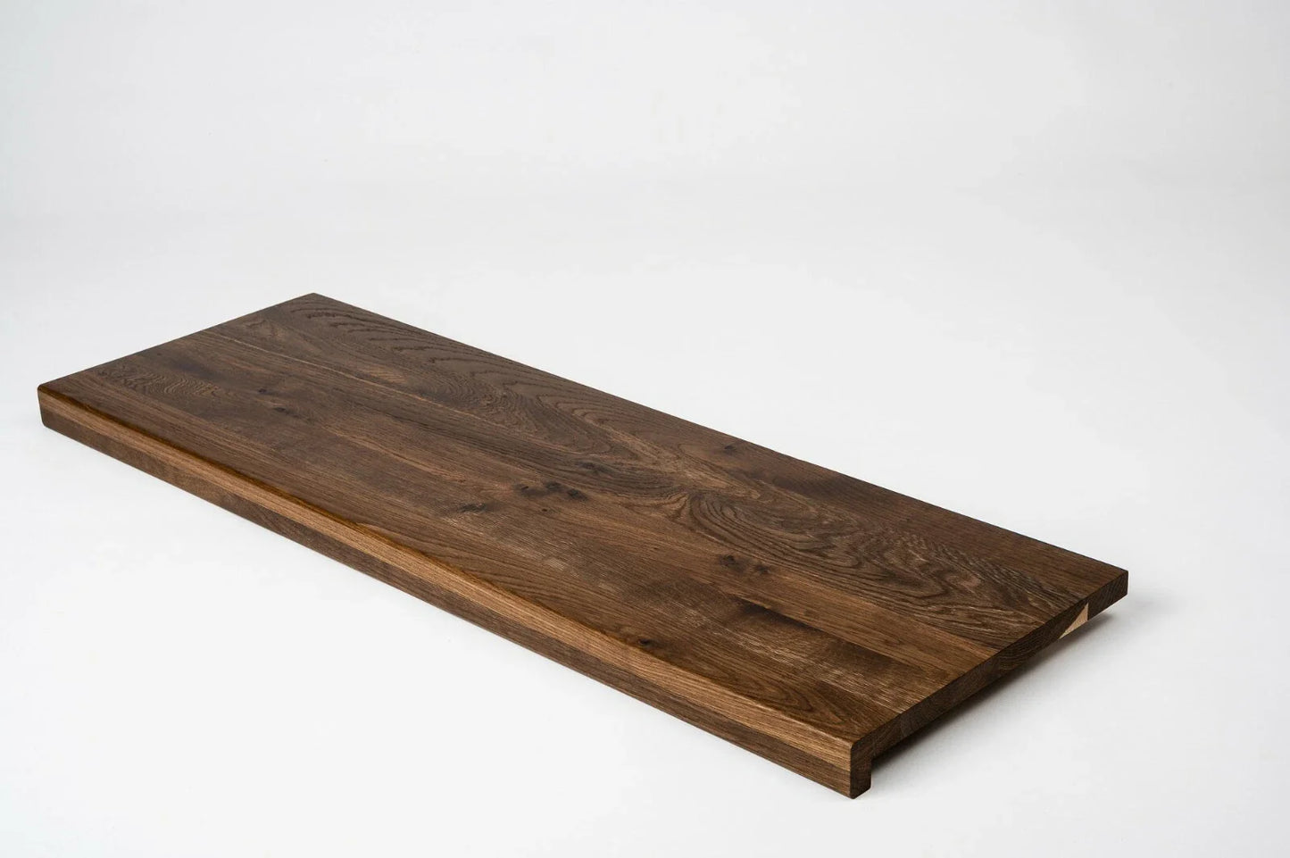 Schodnice Parapet s přesahem kouřený Dub Rustik, průběžné lamely, 20 mm, Matný lak