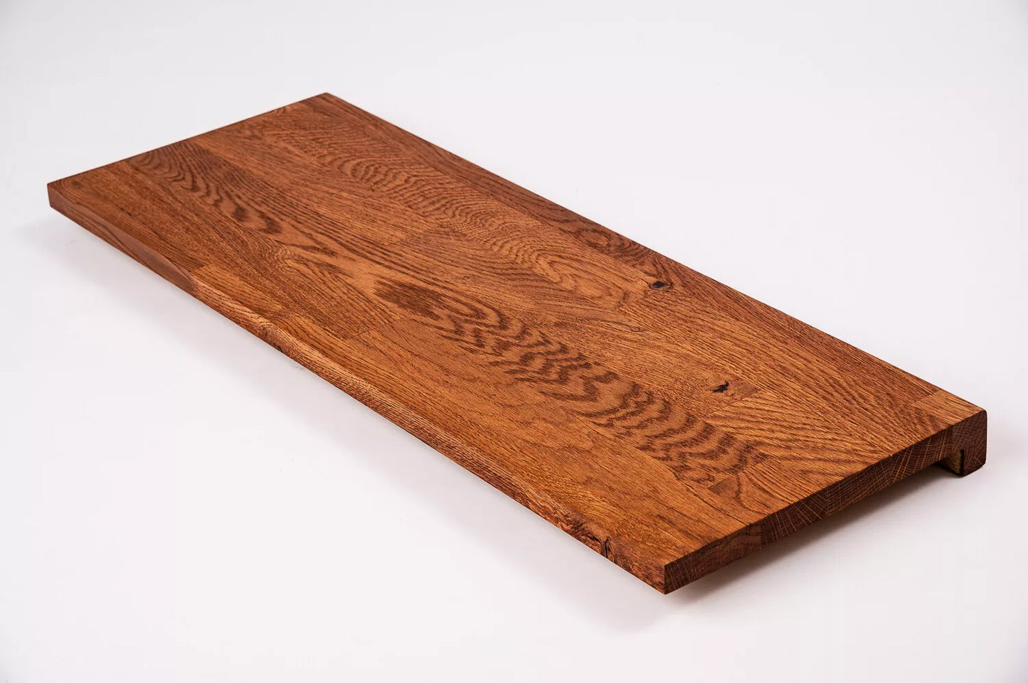 Schodnice nebo parapet s převisem, dub rustikální, lamely spojené prsty, 26 mm, třešňový olej