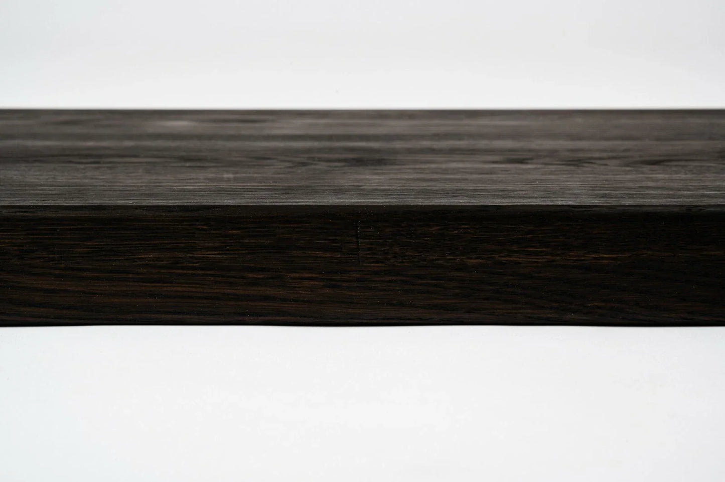 Schodnice Parapet s přesahem kouřový Dub Rustik, průběžné lamely, 20 mm, Černý olej