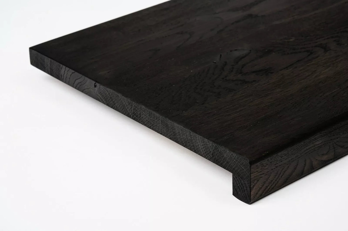Schodnice Parapet s přesahem kouřový Dub Rustik, průběžné lamely, 20 mm, Černý olej