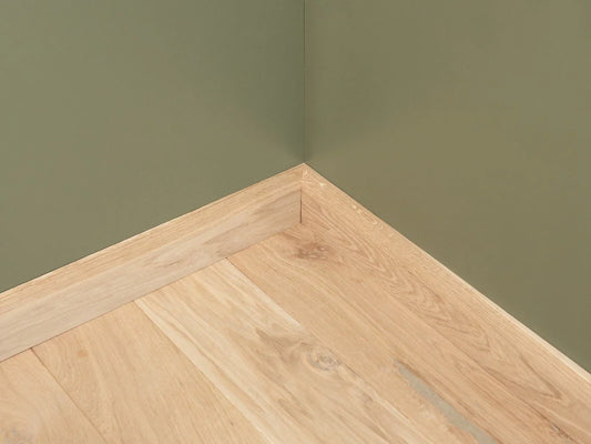 Listwa przypodłogowa z litego dębu w klasie A/B, 20×90 mm, długość 1,5–2,5 m, z zaokrągleniem R = 20, w wykończeniu surowym (bez powłok)