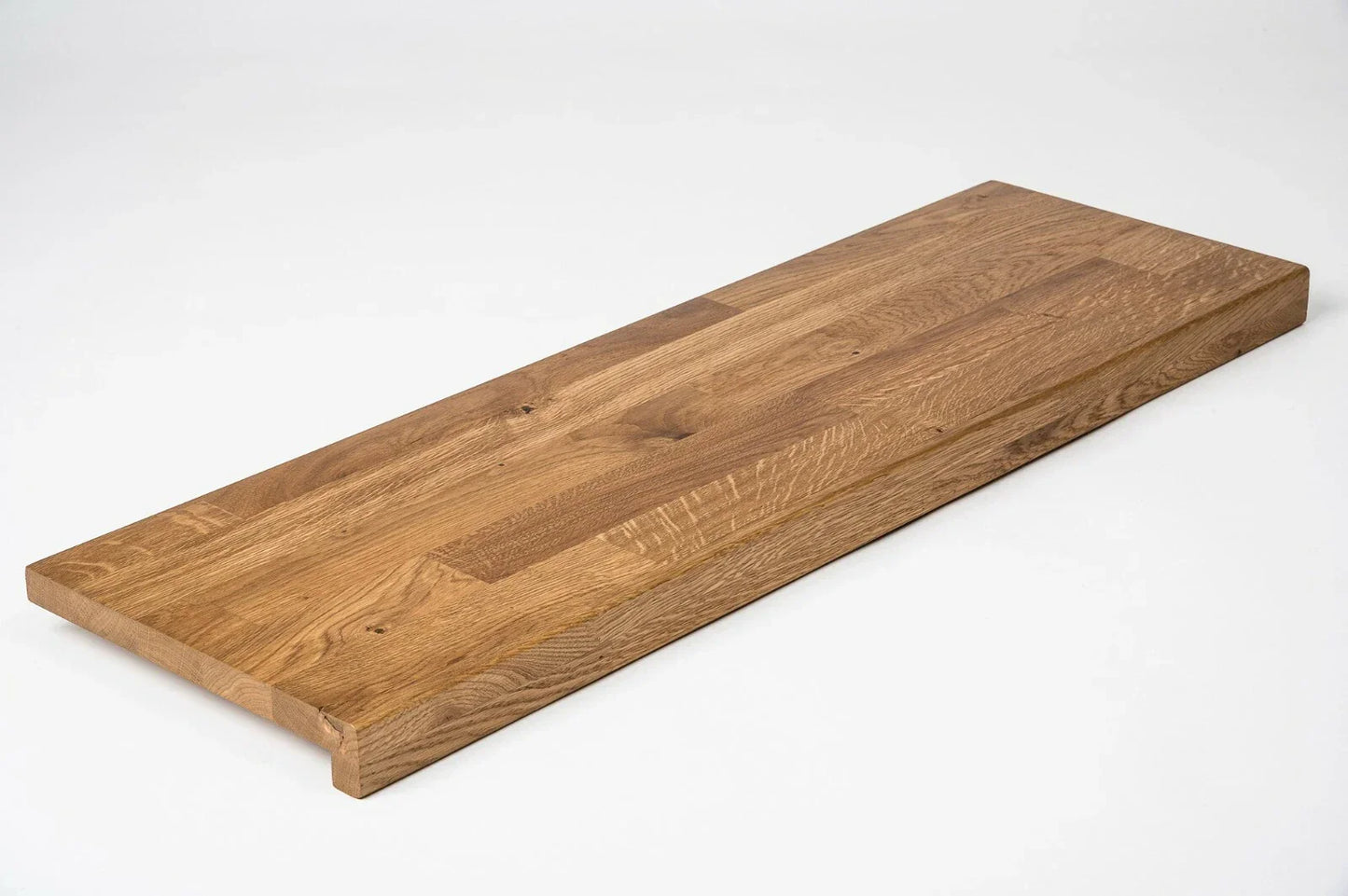 Schodnice nebo parapet s převisem, dub rustikální, lamely spojené prsty, 26 mm, bronzový olej