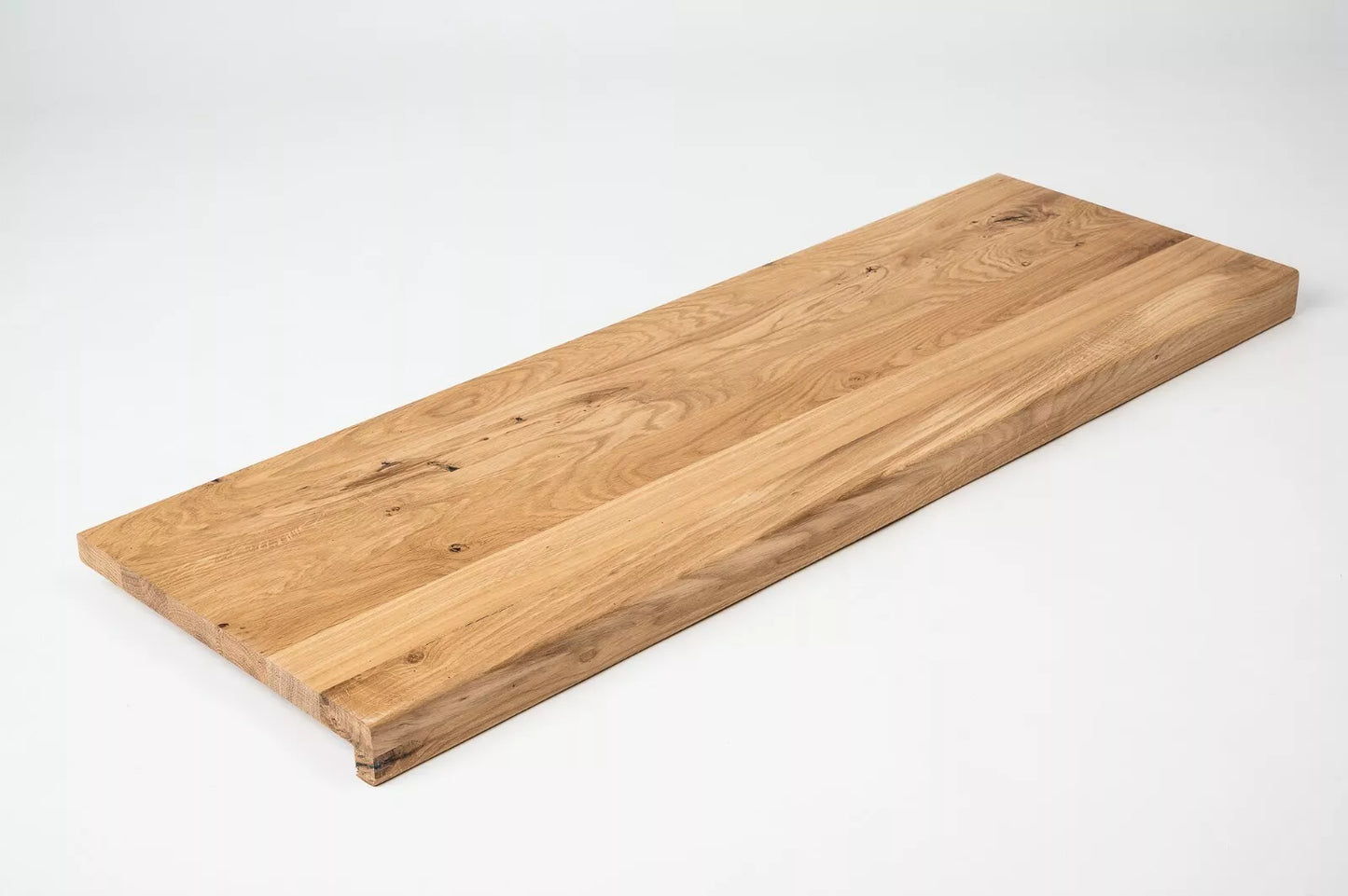 Schodnice Parapet s přesahem Dub Rustik, průběžné lamely, 26 mm, tvrdý voskový olej přírodní bílý