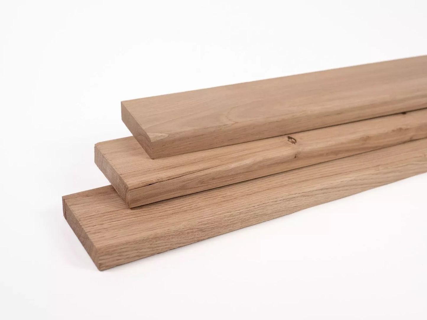 Listwa przypodłogowa z litego dębu, klasa rustykalna, 18x70x2000 mm, z zaokrągleniem, surowa, bez szpachlowania