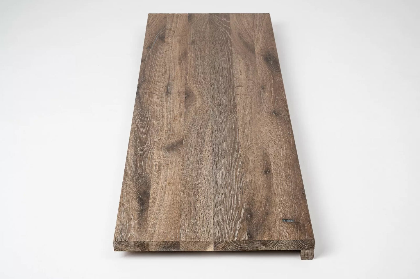 Schodnice Parapet s přesahem kouřový Dub Rustik, průběžné lamely, 20 mm, Bílý olej