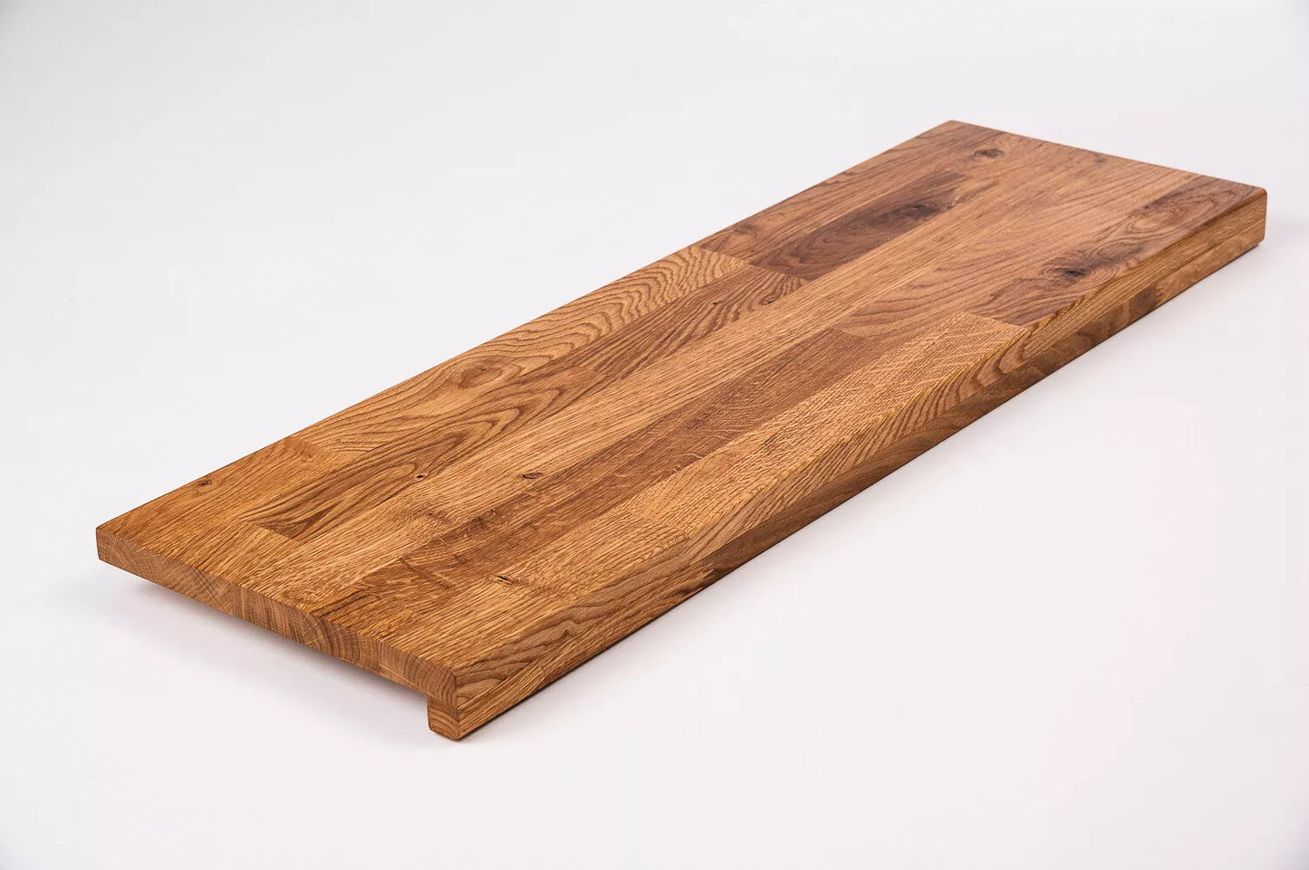 Schodnice nebo parapet s převisem, dub rustikální, lamely spojené prsty, 26 mm, přírodní olej