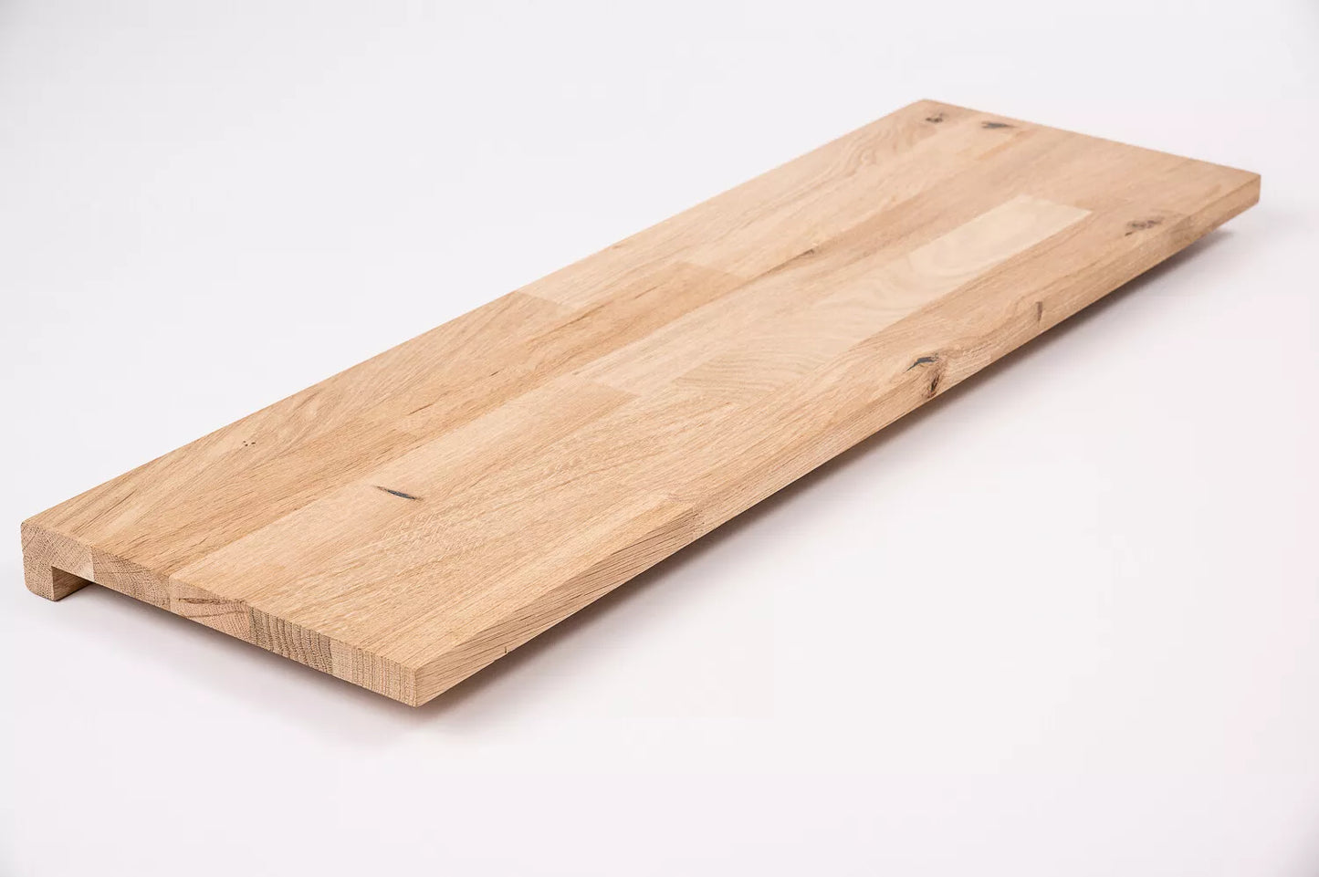 Schodnice nebo parapet s převisem, dub rustikální, lamely spojené prsty, 26 mm, neošetřený