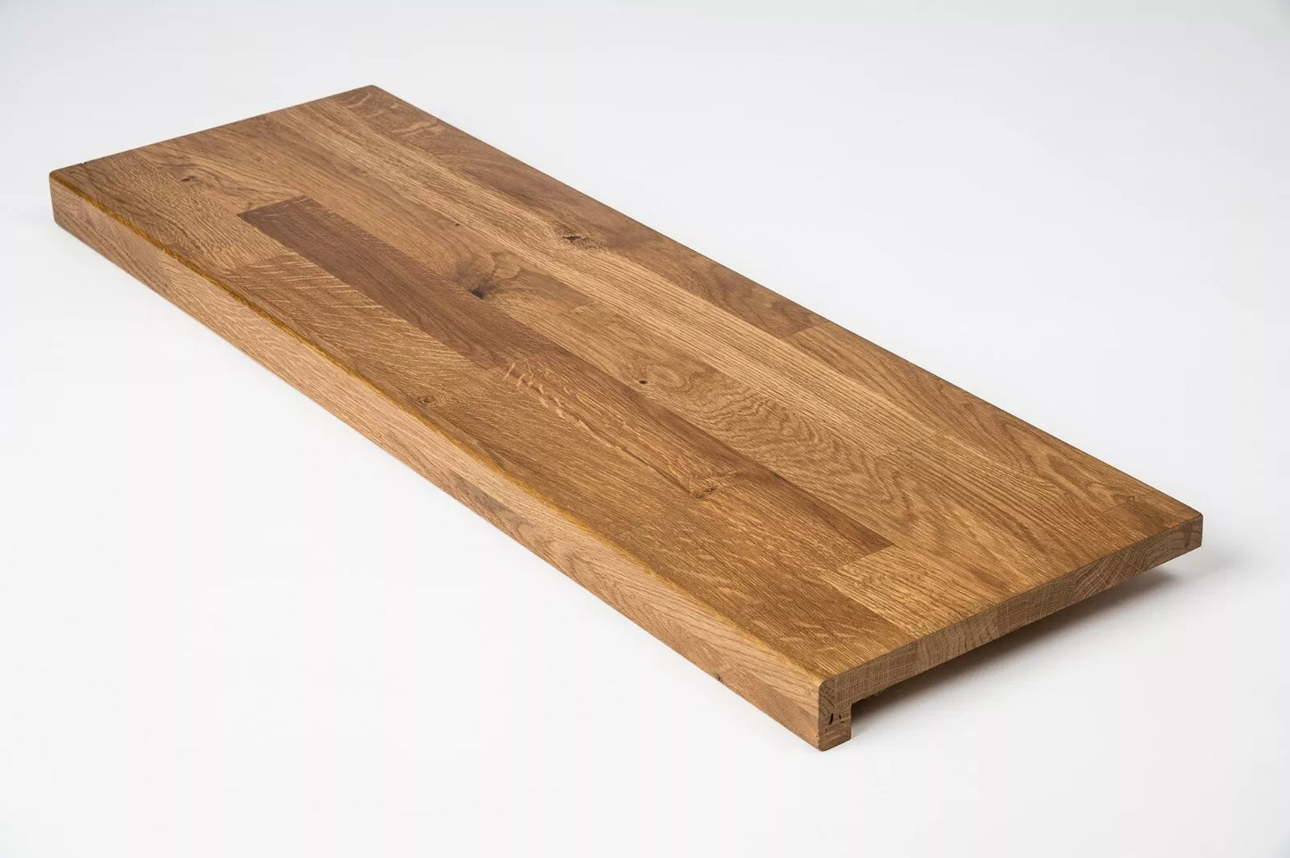 Schodnice nebo parapet s převisem, dub rustikální, lamely spojené prsty, 26 mm, bronzový olej