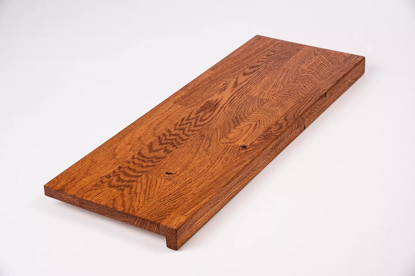 Schodnice nebo parapet s převisem, dub rustikální, lamely spojené prsty, 26 mm, třešňový olej