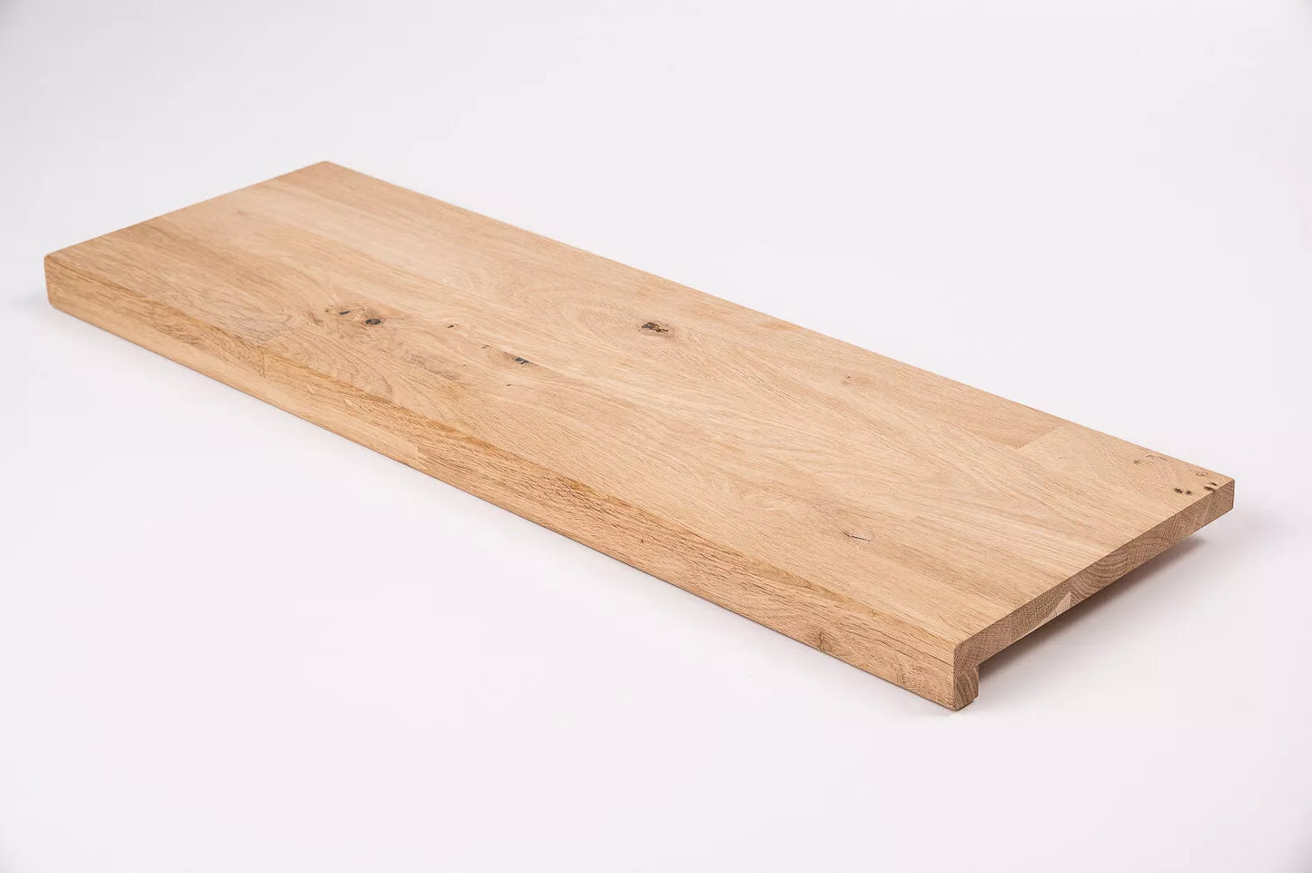 Schodnice nebo parapet s převisem, dub rustikální, lamely spojené prsty, 26 mm, neošetřený